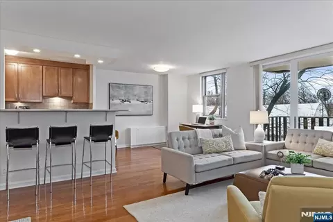 530 Valley Rd #C003L, Montclair, NJ 07043