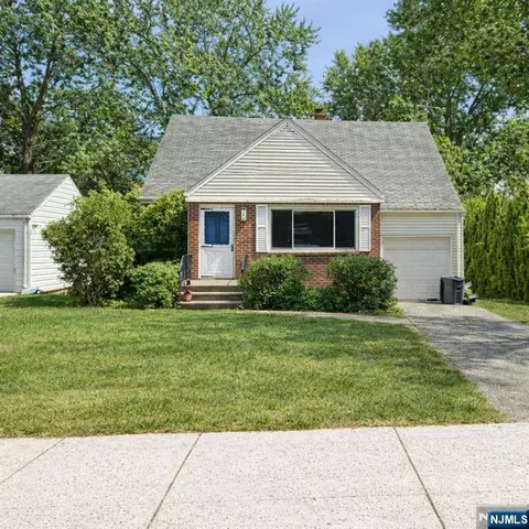 841 Prince St, Teaneck, NJ 07666