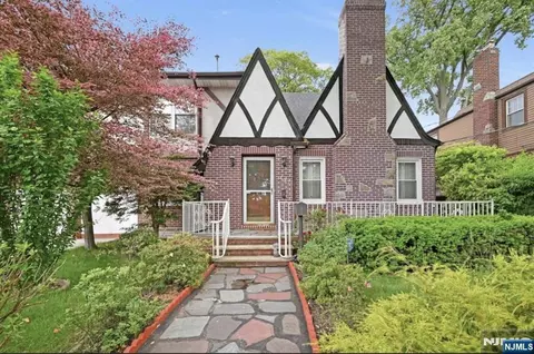 497 Oakdene Ave, Ridgefield, NJ 07657