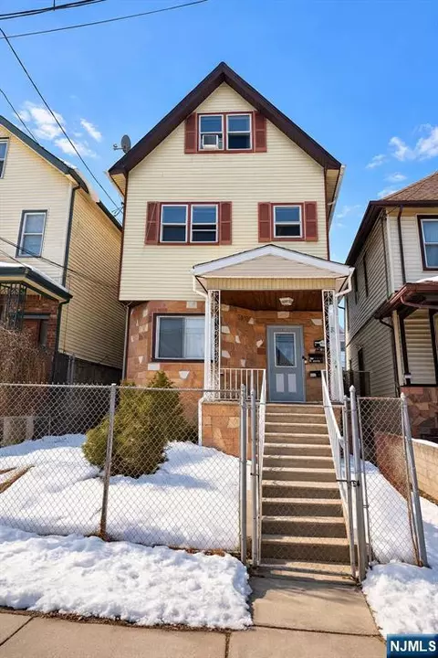 832 Parker St, Newark, NJ 07104