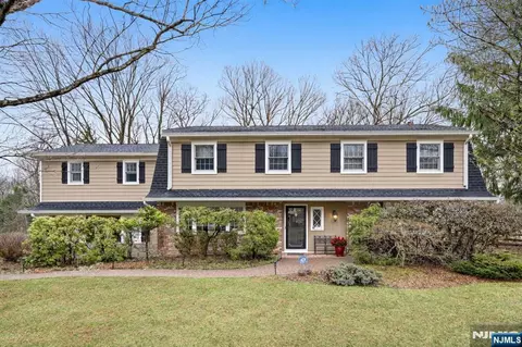 26 Valley Ln, Saddle River, NJ 07458