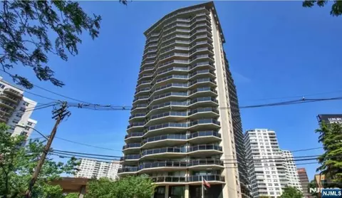 2077 Center Ave #22H, Fort Lee, NJ 07024