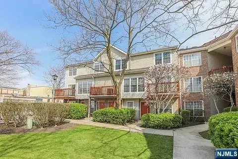 1430 Westgate Dr #8201, Fort Lee, NJ 07024