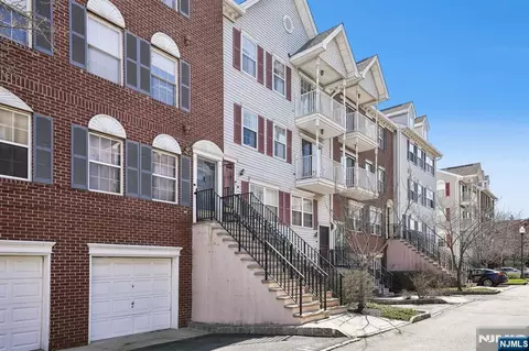 48 Cornerstone Ln, Newark, NJ 07103