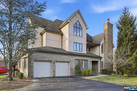 204 Bearwoods Rd, Park Ridge, NJ 07656