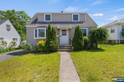 60 16th Ave, Elmwood Park, NJ 07407