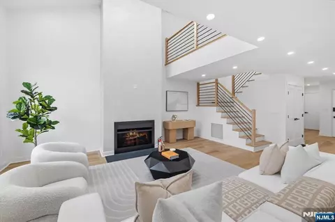 370 French Ct, Teaneck, NJ 07666