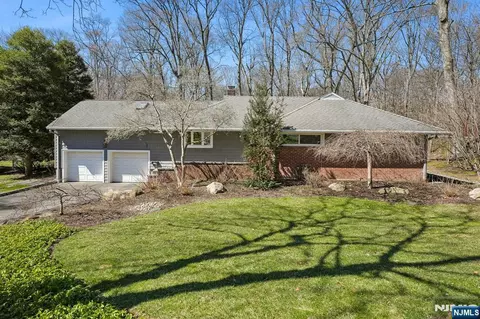 35 Brookview Ter, Hillsdale, NJ 07642