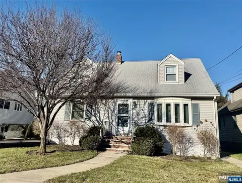 689 Linden Ave, Ridgefield, NJ 07657