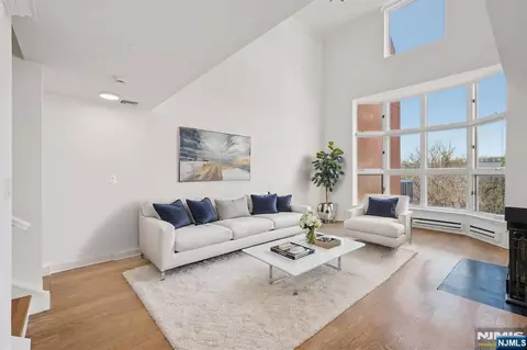 316 Thornton Ct #T316, Edgewater, NJ 07020