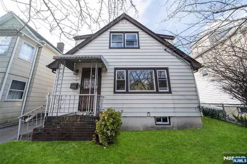 104 Hayward Pl, Wallington, NJ 07057