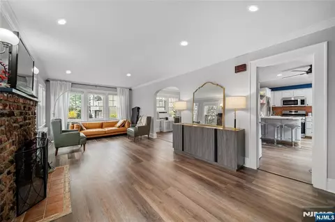 243 Jefferson Ave, Cresskill, NJ 07626