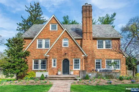 19 The Fairway, Montclair, NJ 07043