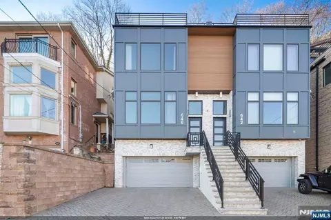 640 Undercliff Ave, Edgewater, NJ 07020