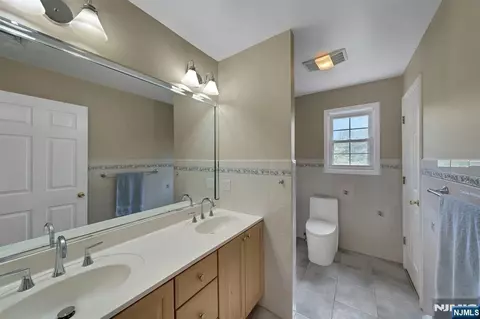 Bath - 5 Pelican Ct, Paramus, NJ 07652 photo 3 of 3