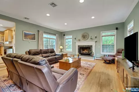 Living - 5 Pelican Ct, Paramus, NJ 07652 photo 3 of 3