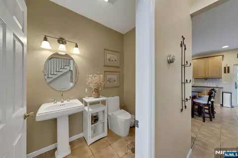 Entry Way - 5 Pelican Ct, Paramus, NJ 07652 photo 2 of 2