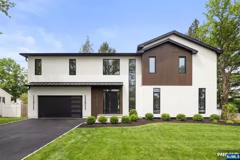 12 Meadow Ct, Norwood, NJ 07648