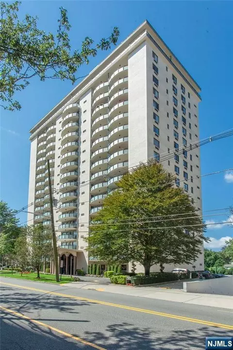 125 Prospect Ave #5B, Hackensack, NJ 07601