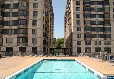 326 Prospect Ave #8E, Hackensack, NJ 07601