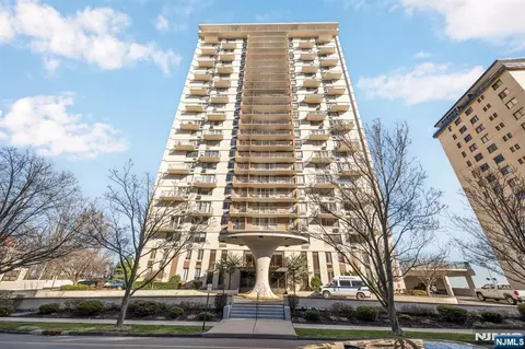 160 Overlook Ave #3A, Hackensack, NJ 07601