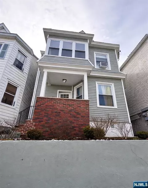 13 Barnert Pl, Paterson, NJ 07522