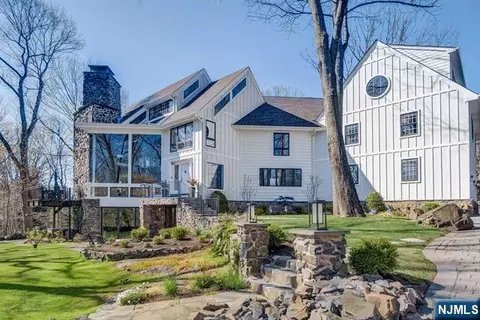 28 Rockleigh Rd, Rockleigh, NJ 07647