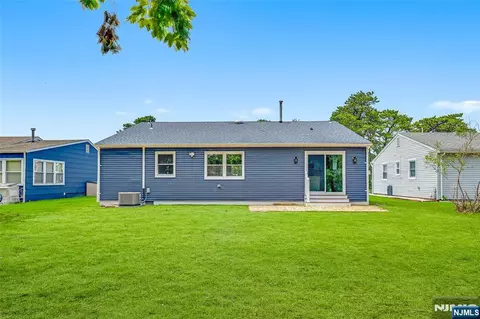 Exterior - 3 Pembroke Ln, Berkeley, NJ 08757 photo 7 of 7