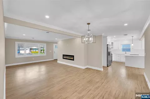 Living - 3 Pembroke Ln, Berkeley, NJ 08757 photo 2 of 4