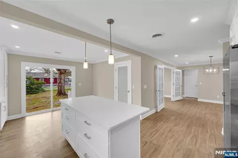 Entry Way - 3 Pembroke Ln, Berkeley, NJ 08757 photo 6 of 8