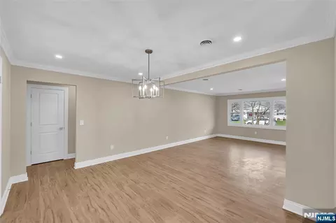 Entry Way - 3 Pembroke Ln, Berkeley, NJ 08757 photo 2 of 8