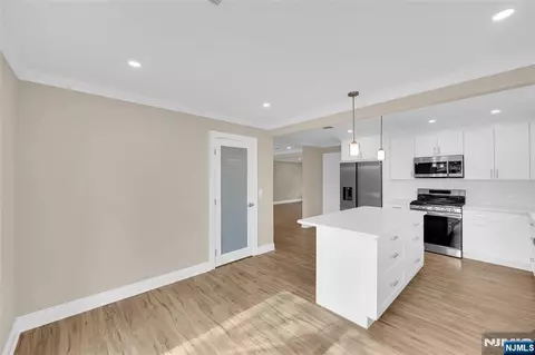 Entry Way - 3 Pembroke Ln, Berkeley, NJ 08757 photo 5 of 8
