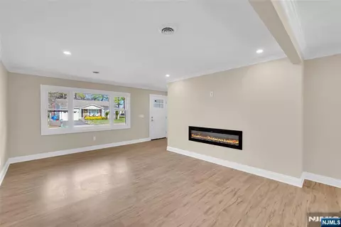 Living - 3 Pembroke Ln, Berkeley, NJ 08757 photo 4 of 4
