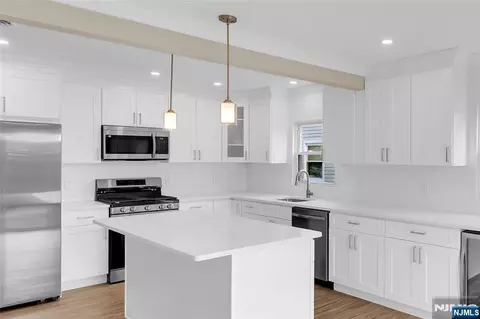 Kitchen - 3 Pembroke Ln, Berkeley, NJ 08757 photo 3 of 3
