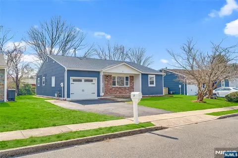 Exterior - 3 Pembroke Ln, Berkeley, NJ 08757 photo 3 of 7