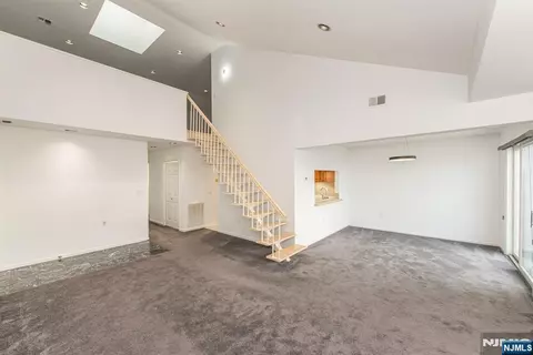 69 Amethyst Ln #283, Paterson, NJ 07501