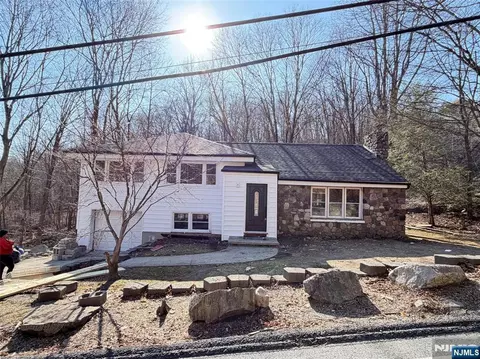 91 Germantown Rd, West Milford, NJ 07480
