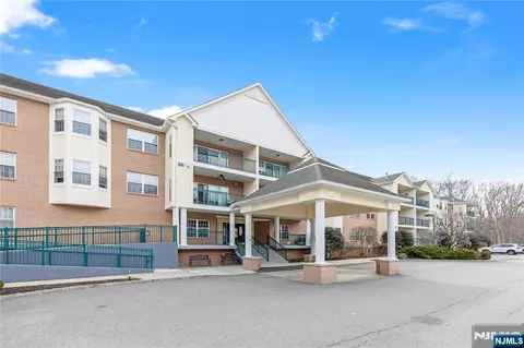 401 Dercole #111, Norwood, NJ 07648