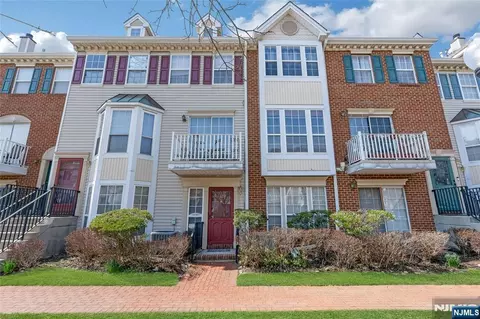 32 Cedar St, Jersey City, NJ 07305