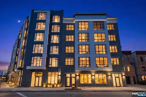 386 5th St #302-A, Jersey City, NJ 07302