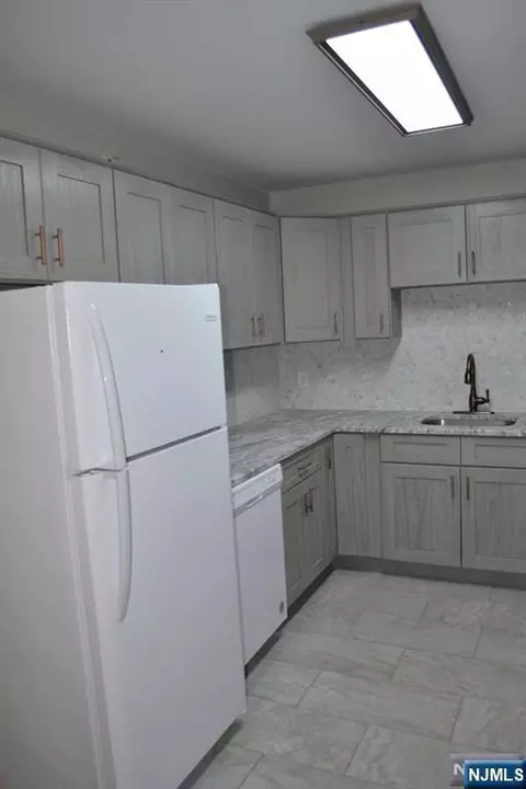 Kitchen - 33 Henry Pl #B4, Hackensack, NJ 07601 photo 2 of 5