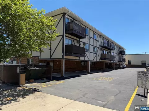 Exterior - 33 Henry Pl #B4, Hackensack, NJ 07601 photo 2 of 5