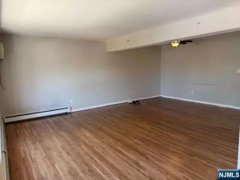 Living - 33 Henry Pl #B4, Hackensack, NJ 07601 photo 7 of 10