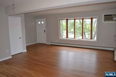 Living - 33 Henry Pl #B4, Hackensack, NJ 07601 photo 1 of 10