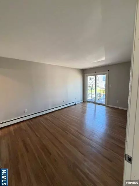 Living - 33 Henry Pl #B4, Hackensack, NJ 07601 photo 9 of 10