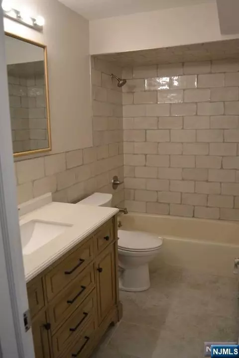 Bath - 33 Henry Pl #B4, Hackensack, NJ 07601 photo 1 of 6
