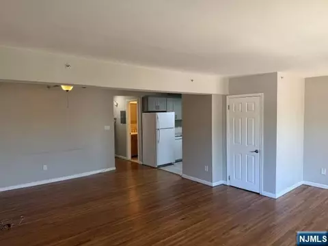 Living - 33 Henry Pl #B4, Hackensack, NJ 07601 photo 8 of 10
