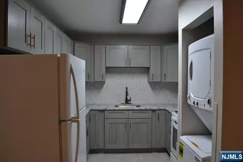 Kitchen - 33 Henry Pl #B4, Hackensack, NJ 07601 photo 3 of 5
