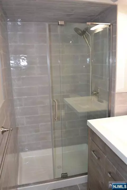 Bath - 33 Henry Pl #B4, Hackensack, NJ 07601 photo 3 of 6
