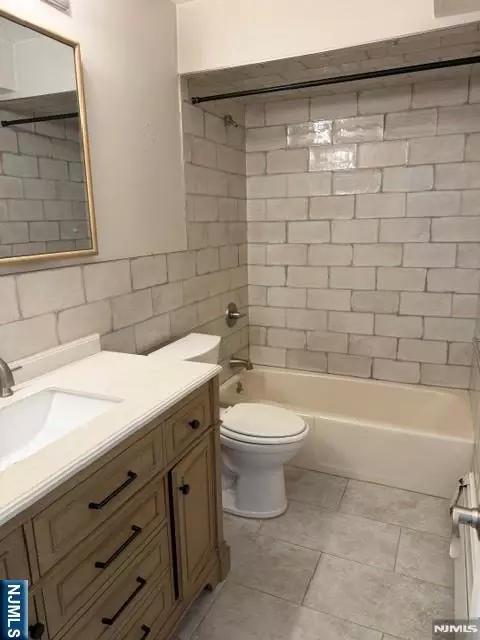 Bath - 33 Henry Pl #B4, Hackensack, NJ 07601 photo 4 of 6